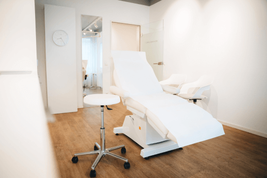 Top Empfehlung Dr. med. Katrin Decker Praxis FALTENFEE® Expertin für minimalinvasive Ästhetische Medizin